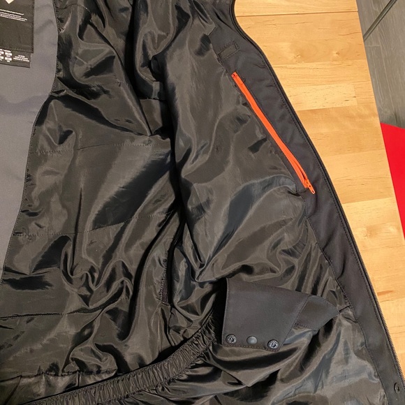 Descente ski jacket - medium - excellent condition - Picture 10 of 12